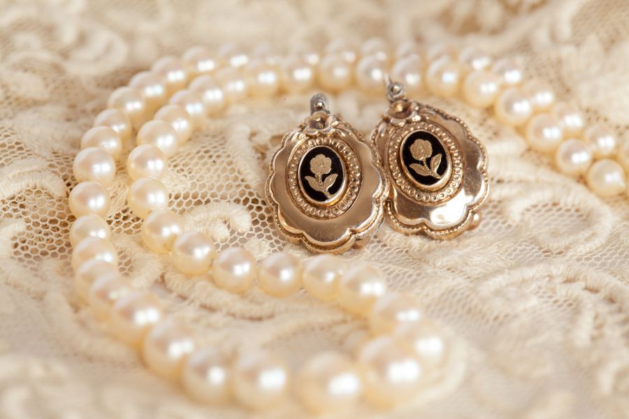 Biżuteria z perłami - krzyk mody w 2023 roku!